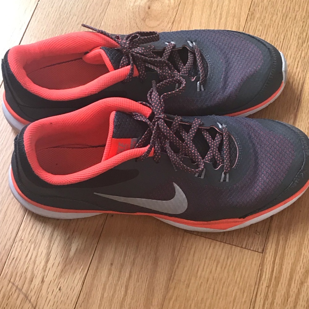 💕NIKE women’s sneakers💕